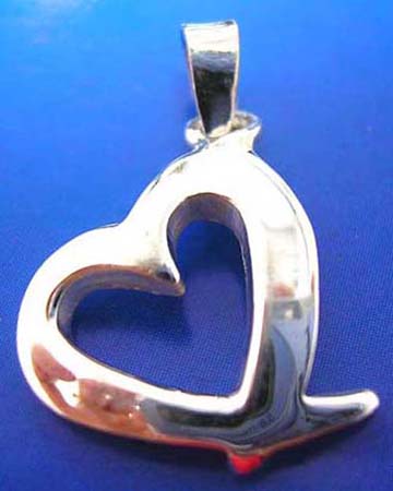  central heart love pendant made of 925. sterling silver