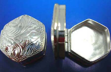  floral decor octagonal outline sterling silver locket pendant